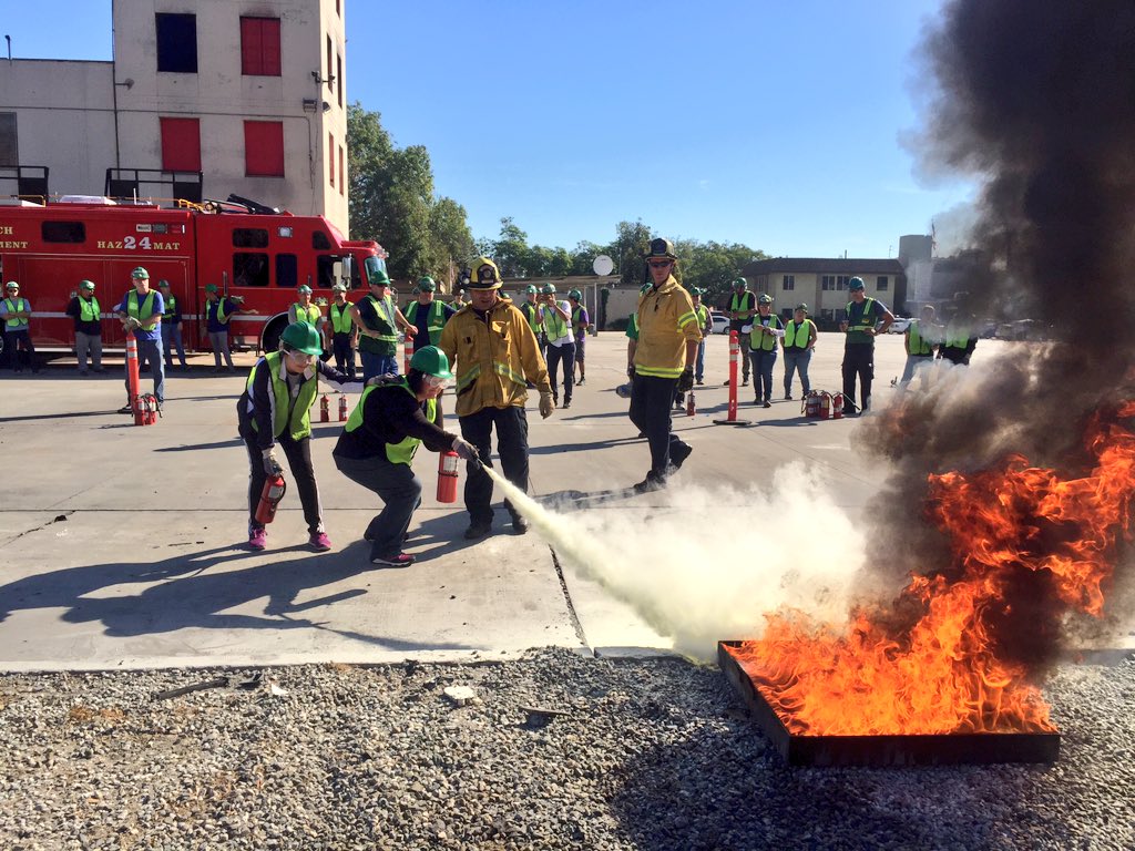 LBCERT's tweet photo. Do u know how 2 use a fire extinguisher? #LBCERT class #2015I just learned & so can u! Info: https://t.co/soWvAdkF5Y https://t.co/fGCMaSina4
