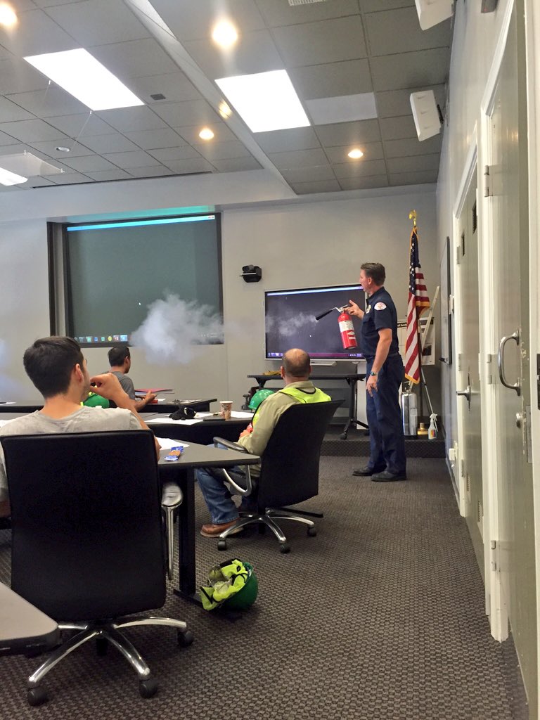 LBCERT's tweet photo. Do u know how 2 use a fire extinguisher? #LBCERT class #2015I just learned & so can u! Info: https://t.co/soWvAdkF5Y https://t.co/fGCMaSina4