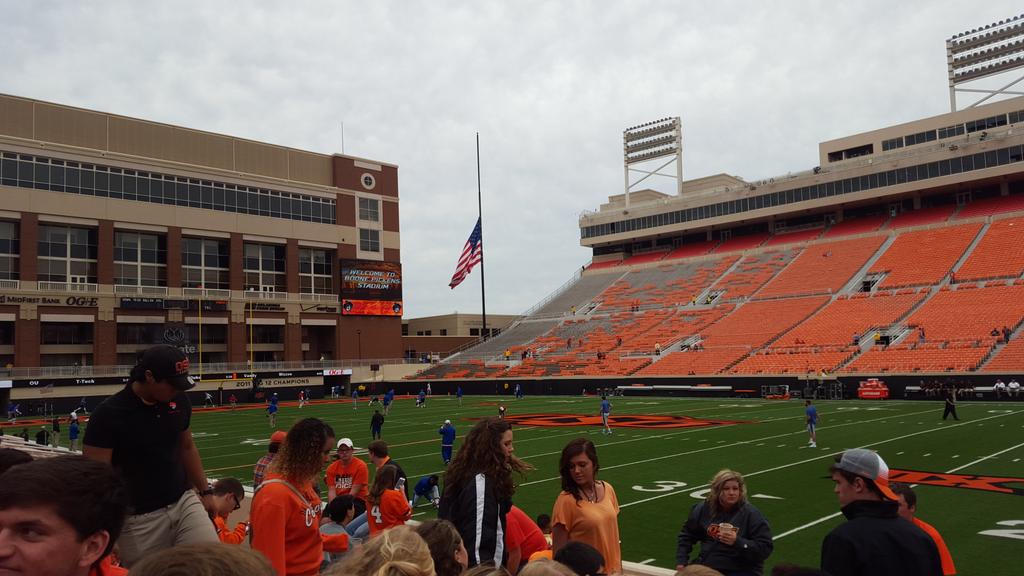 alechmcdaniel's tweet photo. Flag at half staff for the victims #OKStateHC2015 #okstate https://t.co/QJSyo0uCoB