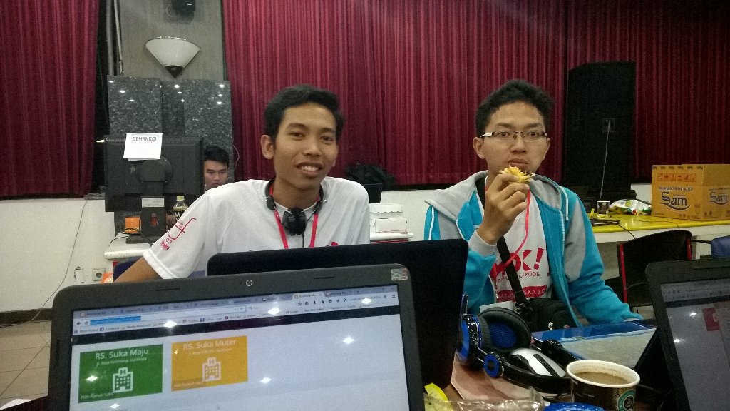 CakGooder's tweet photo. Malam minggu ikutan #HackathonMerdeka2 rsanya koding jd pnuh cinta.. Dasar Programmer Jomblo.. :D https://t.co/4IVfiH4p9Y