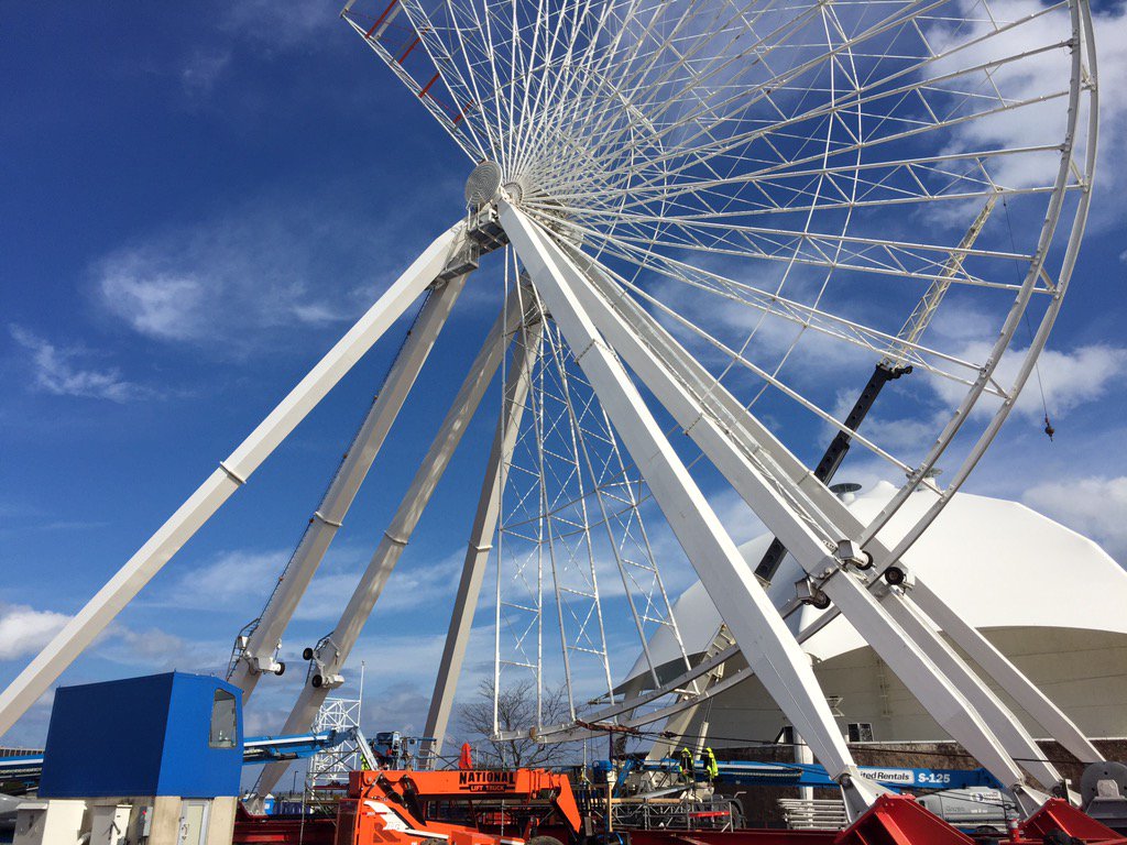 NavyPier's tweet photo. The weather has finally cleared up at the Pier. Great shot of the wheel by Pier staff! #Ferrwell https://t.co/qqgyTtNXbv