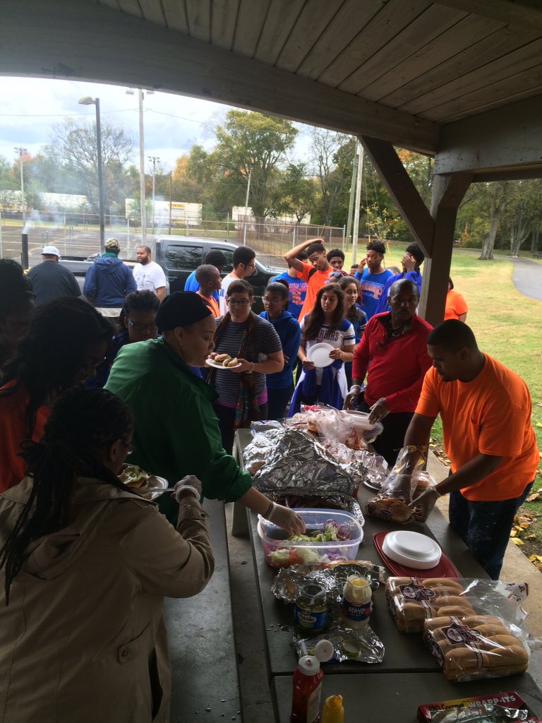 Shoutout to The Mason's and the Order of Eastern Star for helping serve <a href="/JereBaxterMP/">Jere Baxter MP</a> <a href="/MiriamHarring14/">Miriam Harrington, Ed.D</a> #fallfest2k15