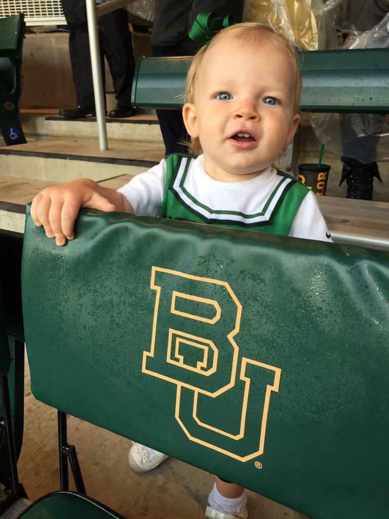 BradDeJean's tweet photo. First homecoming! #sicem https://t.co/gxkHilP5lN