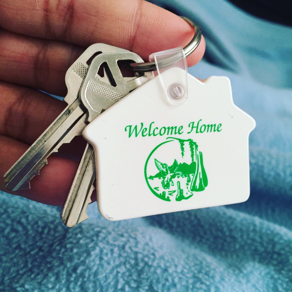 tlikehoney's tweet photo. Moved into our new home today 🏡👫 #goalsbitches https://t.co/oWICRHPKet