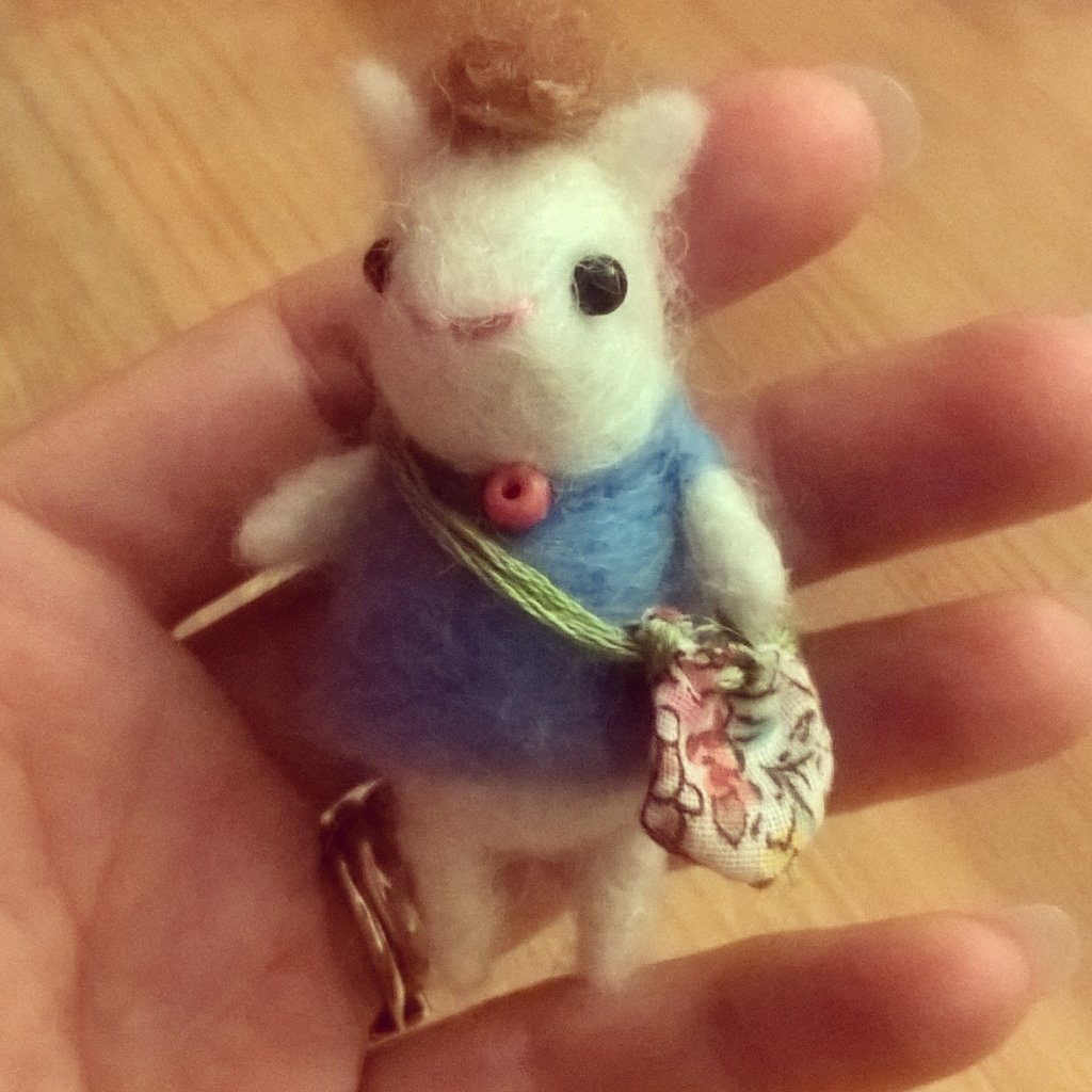 CharlotteDyton's tweet photo. Little needle felted #Oglin ,its been a while but finally made one. Now time for an adventure... #felting #handmade https://t.co/tUWBw1pLQj