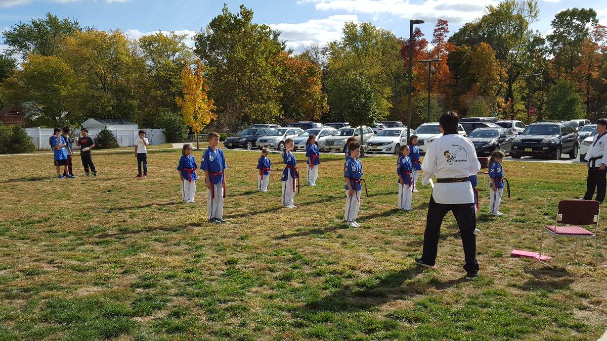 Insidethe's tweet photo. Warming up for a performance at #cherryhillkoreanfood https://t.co/i6dUHhPyyy