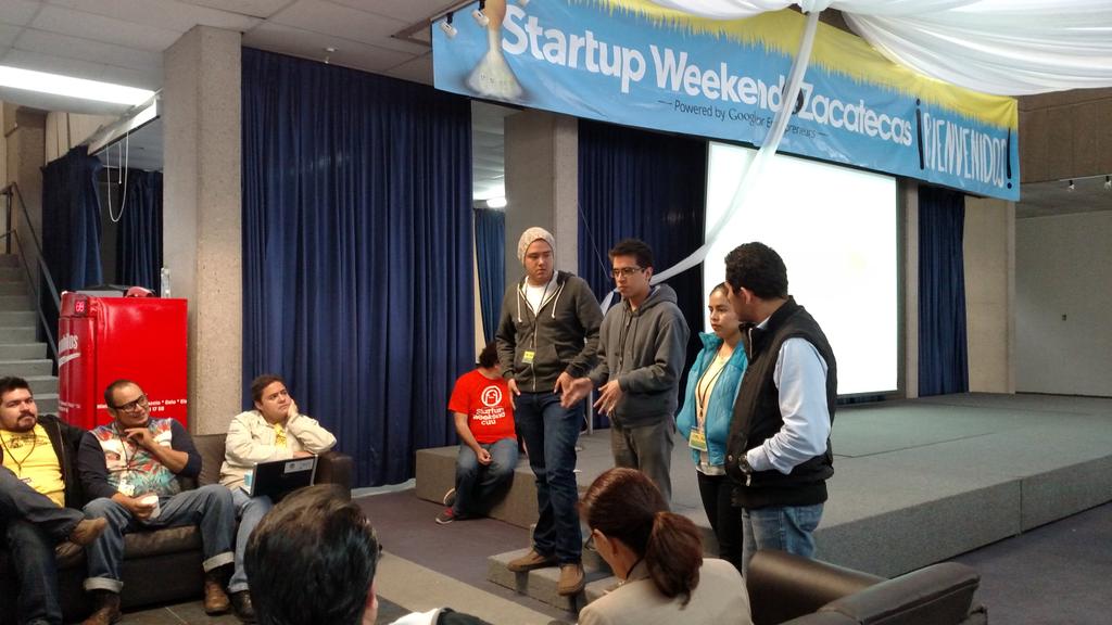 En la presentación y retroalimentación de ideas en <a href="/SWZac/">Startup Weekend Zacatecas</a> con los súper #mentores