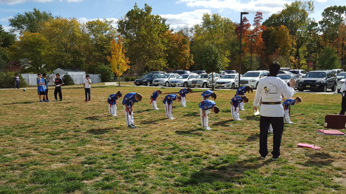 Insidethe's tweet photo. Warming up for a performance at #cherryhillkoreanfood https://t.co/i6dUHhPyyy