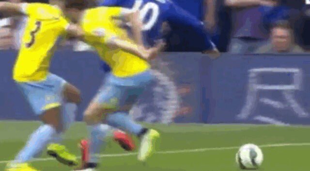 GIFS_CPFC's tweet photo. #CleverHazard &amp; #DivingZaha  the double standards in sports journalism is as bad as the standard of refereeing imo! https://t.co/RN6mygRgNW