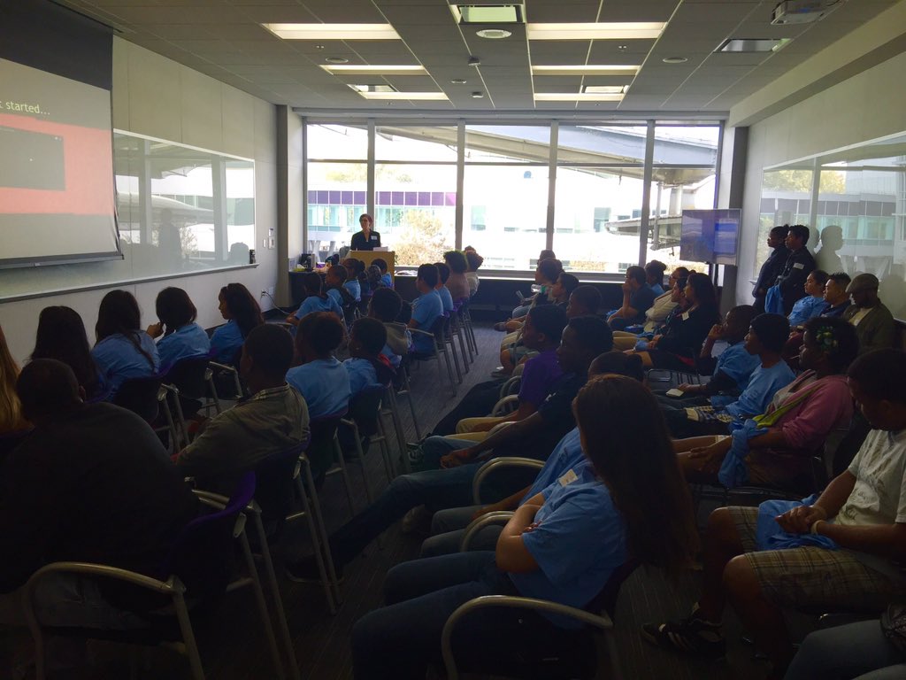 YahooCareers's tweet photo. @Yahoo #EngineeringMgr @alibee_public talks #STEM skills to local middle & highschool students. #VisionsofSuccess https://t.co/ABI4BbjKpU