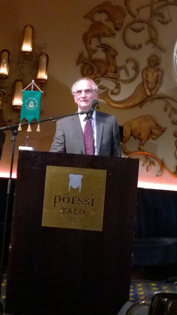 JyrkiWallin's tweet photo. #Agronomiliitto n Vuoden vaikuttaja 2015 on viljateknologian professori Hannu Salovaara. https://t.co/enRQF7AsG1