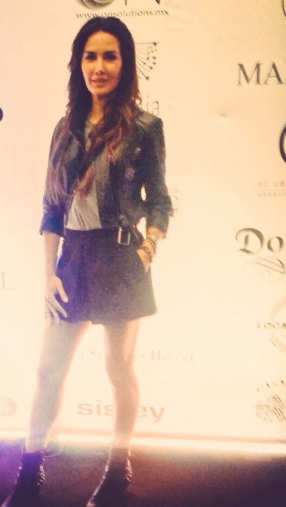 MMAgency_'s tweet photo. Nuestra @marthacristiana #ExperienciaMAXWELL #BlackCarpet @FSMexico @OnsolutionsMX @CentralOz @Jaguar #MMpower https://t.co/CZcNlQvPgY