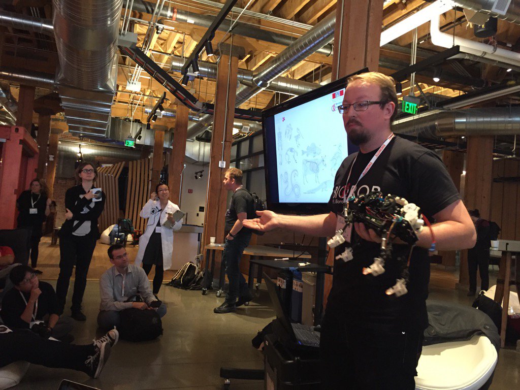 swissnexSF's tweet image. Cool, the cheetah cub is here! #sciencehackday @github @EPFL_en #biorobots