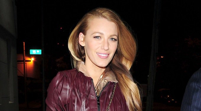 InStyle's tweet image. .@blakelively proves the sneaker trend is still going strong with her latest ensemble: trib.al/WQ5g0ZI