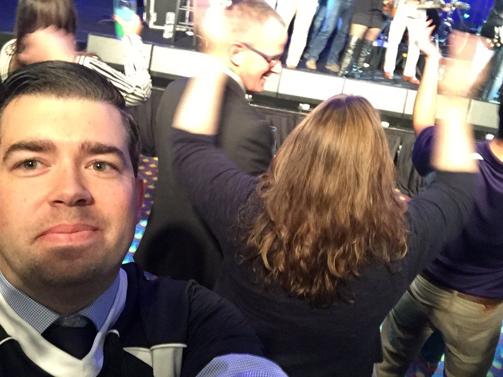 BrettLemcke's tweet photo. #NALPSelfie we got to the front row!!! https://t.co/EBXKMfuYIc