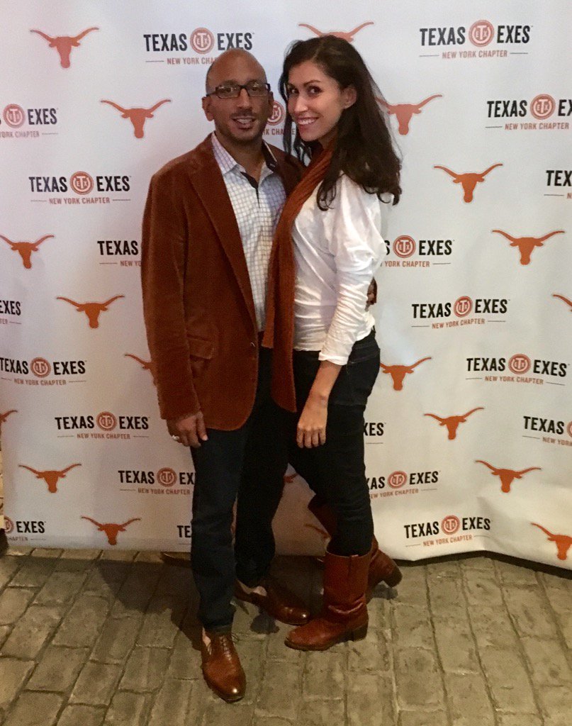 kunal29's tweet photo. Whooping k state in style #HookEm #UTgamedayNYC https://t.co/ZxvLyDFtrV
