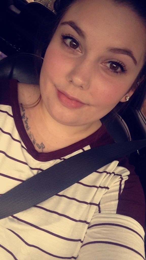 fl0ggingm0lly's tweet photo. Finally did my makeup but still can't be bothered to do my hair haha #lazygirlproblems #whateverthough #snapchat https://t.co/qxB1c5UCMI