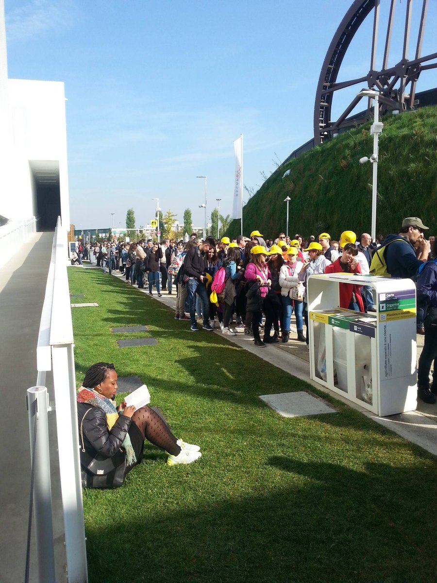LT_EXPO_2015's tweet photo. One can enjoy oneself even waiting in a line @LT_EXPO_2015. What you need is a book and some sun! https://t.co/T7w0qkj3Lv