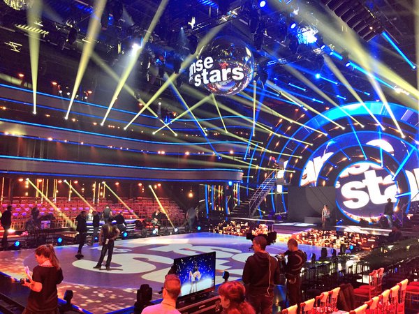 NewsTVReal's tweet photo. #RT si vous allez suivre le 1er prime de #DALS saison 6. (@JMGenereux @LeChrisMarques @MCPietragalla @FauveHautot https://t.co/yqW9PfXD8z