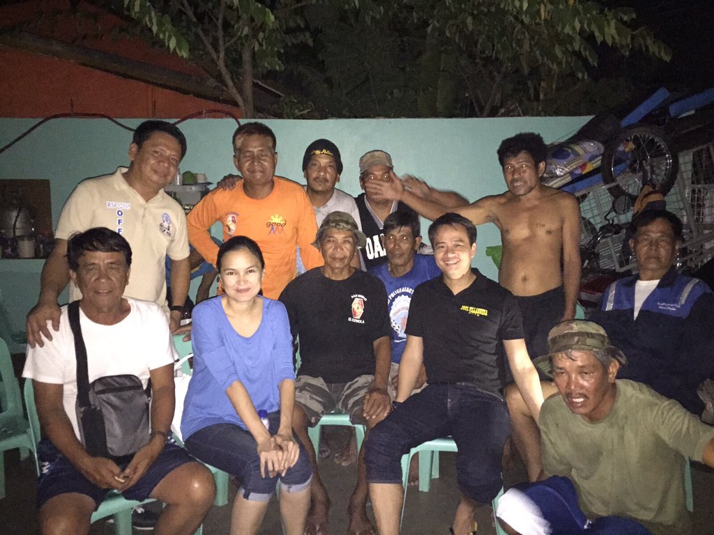 senatorjoelv's tweet photo. Super thanks Kap.Ronnie, kagawads &amp; tanods! Sulit ang byahe, pagod &amp; gutom. Kayo po ang tunay na mga bayani. Am home https://t.co/WKwzdnAO7Q