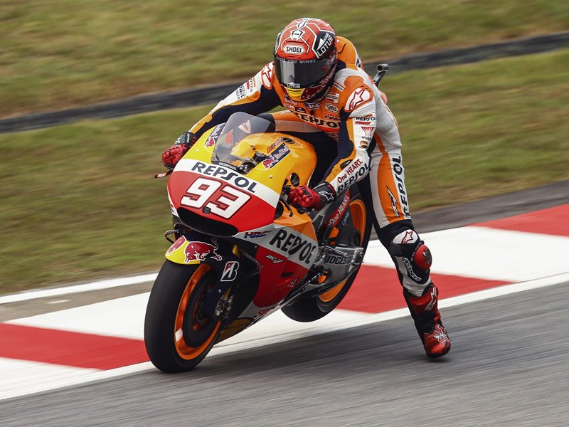 es_Motorsport's tweet photo. Márquez: “Yo estaba completamente fuera de este campeonato,Rossi ha vuelto a meterme dentro” https://t.co/PNAxdOneYX https://t.co/TqgxY4WxQu