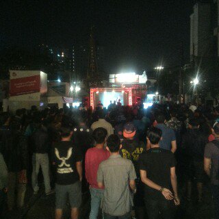 BandTetangga's tweet image. G ground music n' gimmick on the street di taman cikapundung timur PECAAAHHH !! thank's buat tetangga,td GOKIL abis