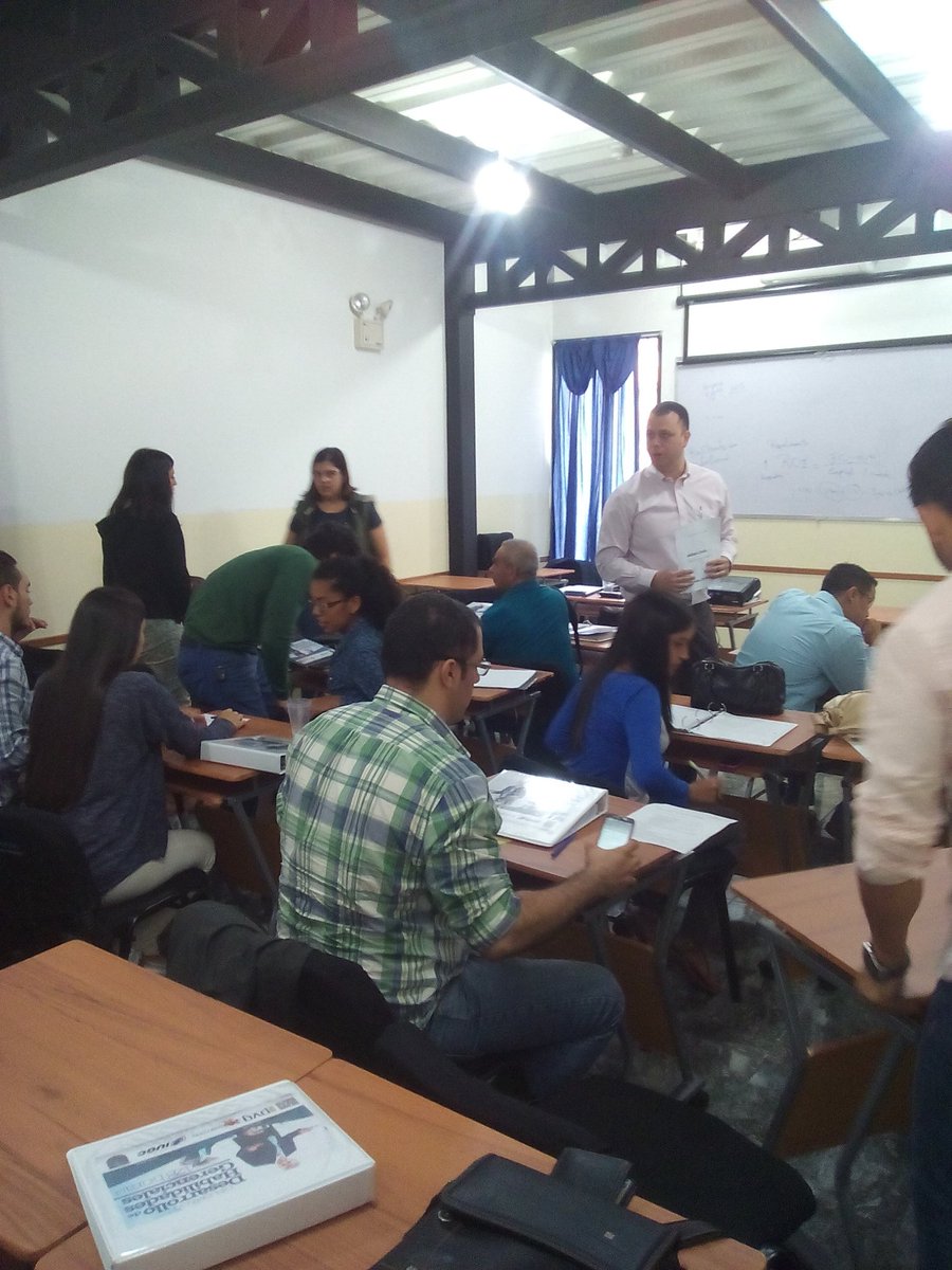 academiapyme's tweet photo. Agradecidos con @ja_olivares por compartir su experiencia y conocimientos con nuestros estudiantes. https://t.co/sVxcxq1h2F