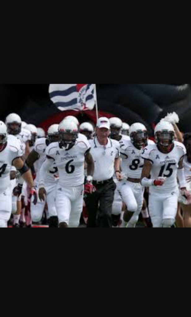 MattWilcox_6's tweet photo. Blessed to receive an offer from the University of Cincinnati || 🐾🐾🐾 #GoBearcats https://t.co/uLGeohxPVu