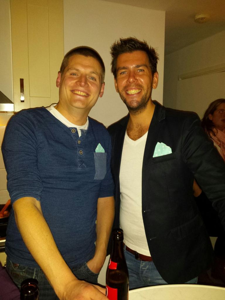 Op de foto met <a href="/marivdven/">Mari van de Ven</a> lookalike :-)
---
---
Verzonden via WhatsApp