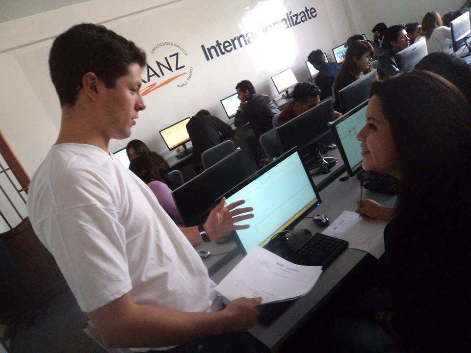 BoliviaInnova's tweet photo. Te desafiamos a mas!!! estuvimos en la @UnifranzBolivia :) #InnovaBo https://t.co/V9OUiPjKj5