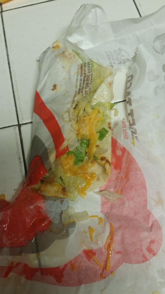 Kcired83's tweet photo. Thanks @TacoBellTeam for serving us some bull crap. ....#weak https://t.co/kdSEDuUlev