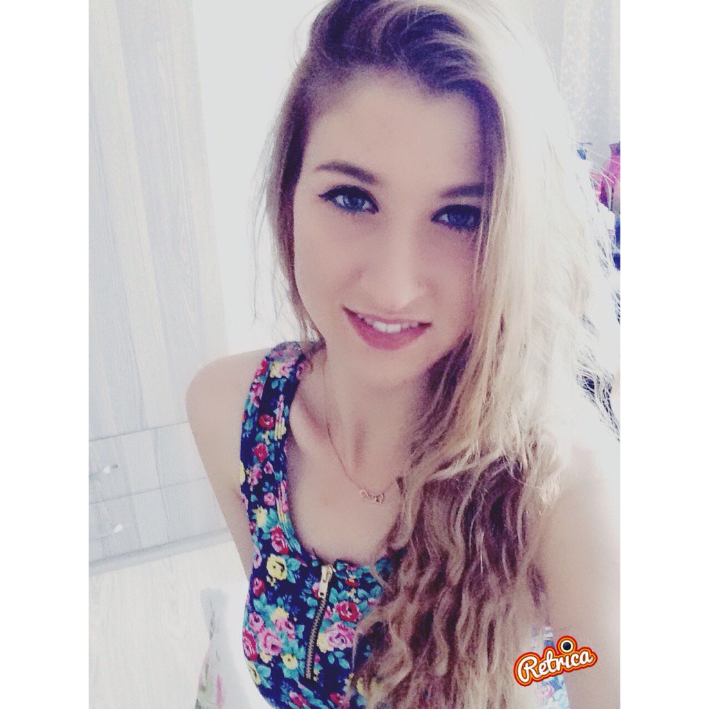BraAkku2's tweet photo. Cesaretli olmayan insanları sevmeyin. Onlar sadece gitmesini bilir , sevmesini değil ... https://t.co/vh8ZBITEDM