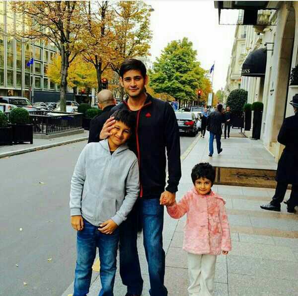 MaheshBabuFacts's tweet photo. Superstar @urstrulyMahesh ❤❤😍 https://t.co/44U3zQbNnG