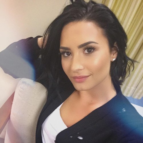 ddlovatosteam_'s tweet photo. beautiful love demi so much!! xoxo :D #Lovatics
#TeamLovatics https://t.co/kFrU9VYZ2C