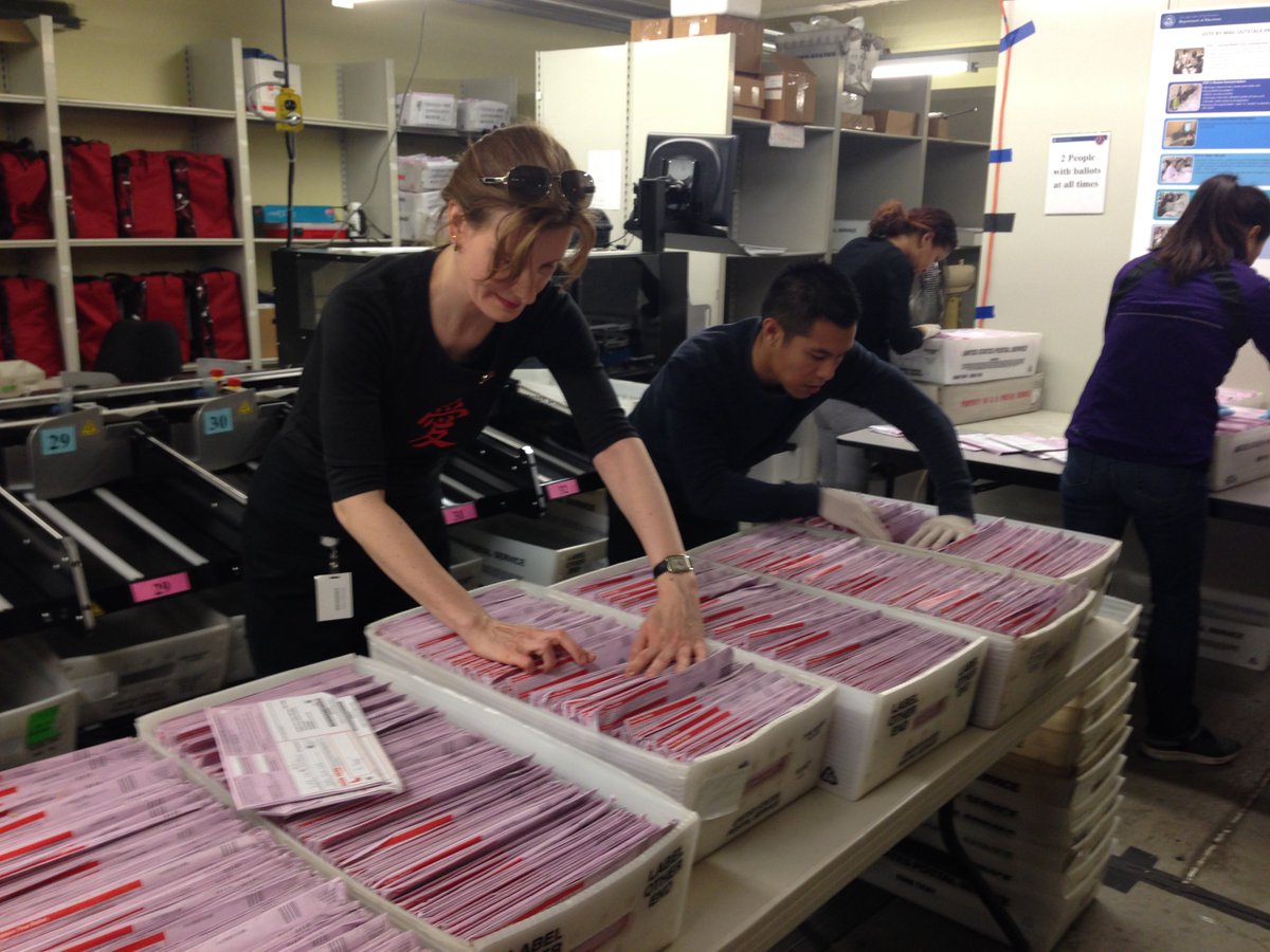 SFElections's tweet photo. USPS delivered ballots from more than 2500 voters this morning.  Over 33,000 ballots returned so far. #sfelections https://t.co/PggpMvwKTx