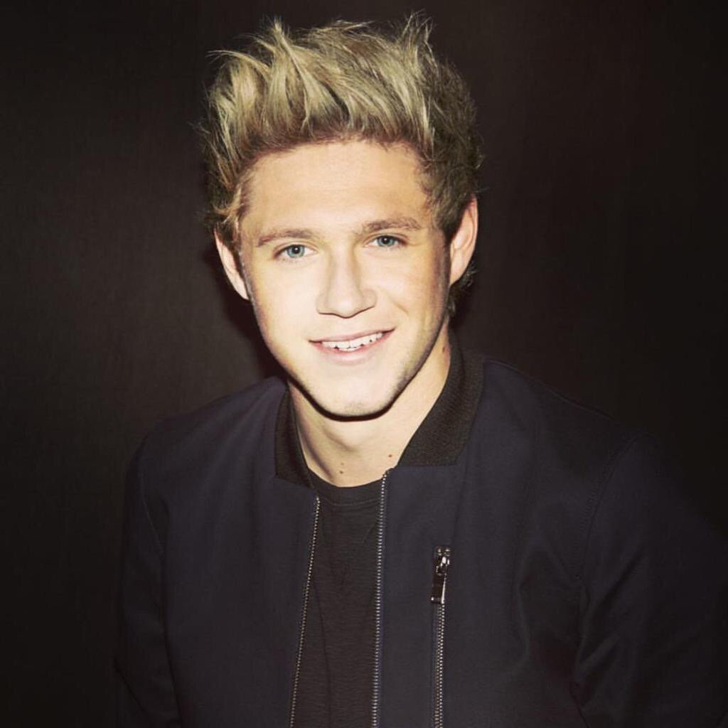 dmsomeonecool's tweet photo. RT for a solo dm with Niall :)
mbf + rt all links in our bio

#EMABiggestFans1D https://t.co/Jw2PsW8LtQ