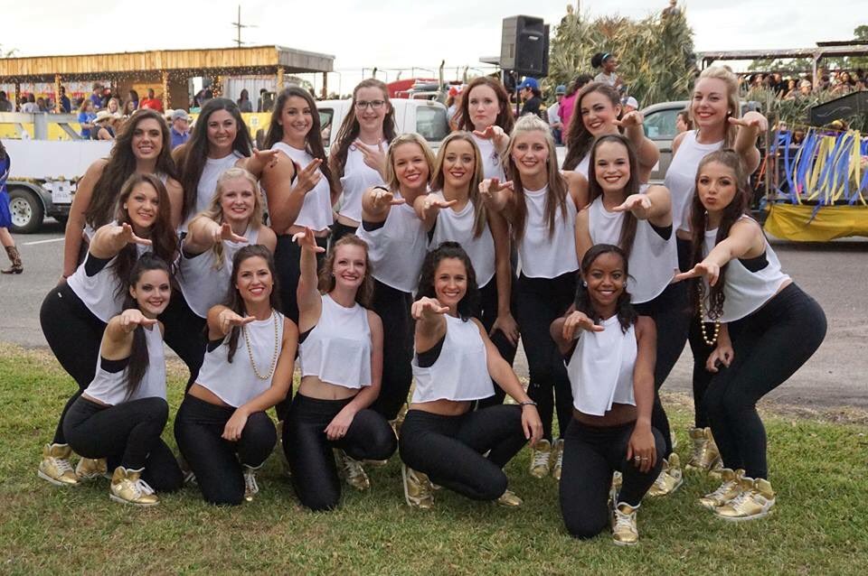 sarahjorden_'s tweet photo. Can't wait to cheer on our Cowboys tonight w/ my fave ladies💙💛 #MSUHC https://t.co/vaXcEP4Mr7