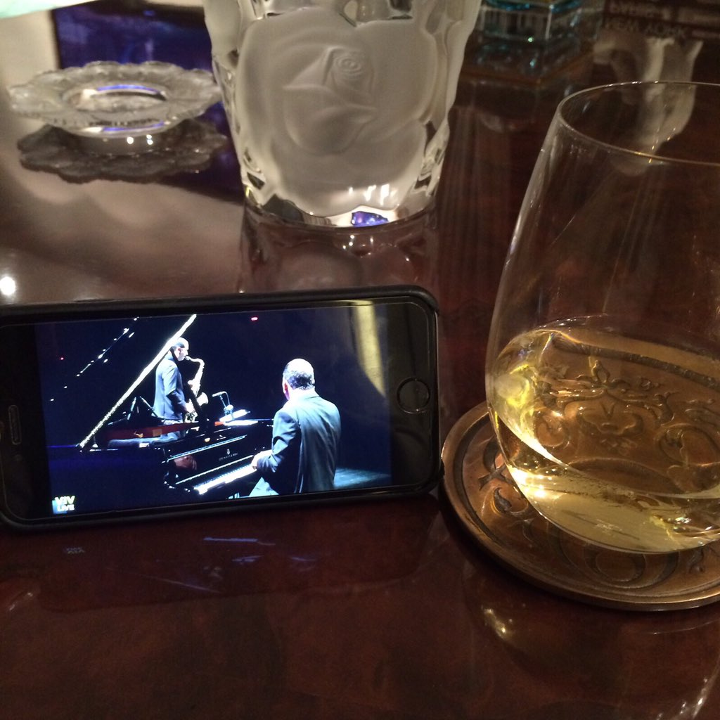 Sehrin caz hali Dubai'de evimde🎼🎶 #cazlive @vivlivesocial