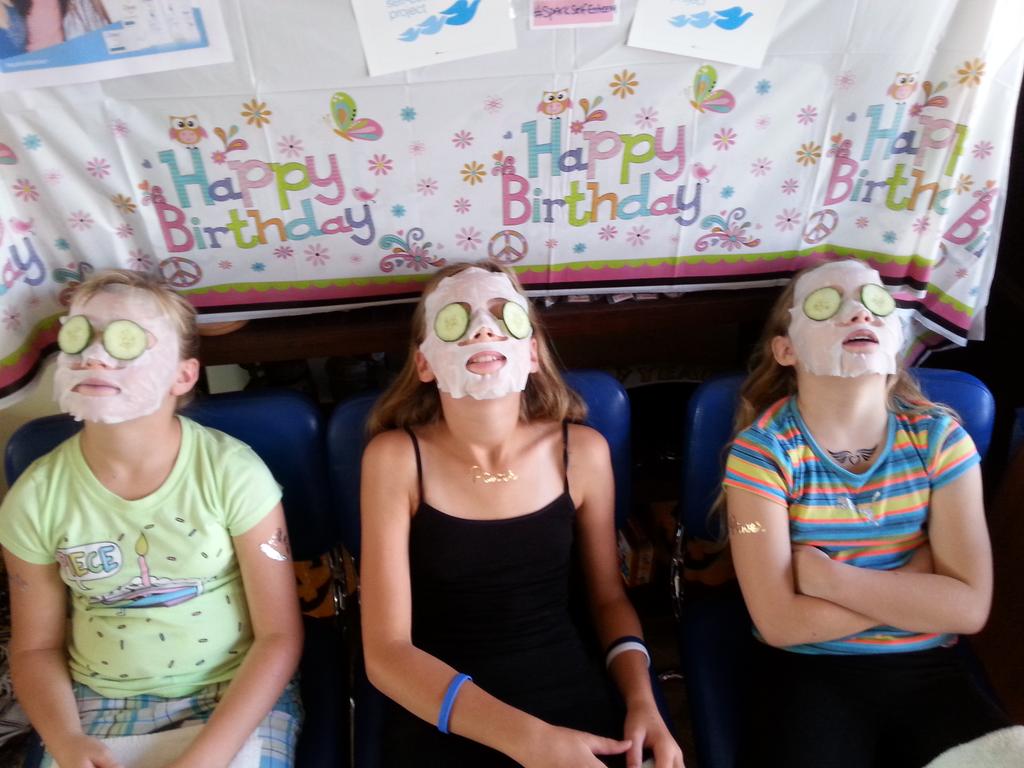 calijulz's tweet image. #SpaSaturday Facials &amp;amp; chatting about what inspires us #sparkselfesteem #sponsored @Dove @HousePartyFun