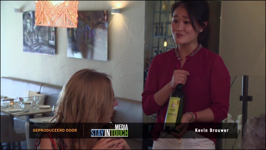 AsianWines's tweet photo. Onze sula Viognier op tv bij #rtl4 geschonken in restaurant @sesam&amp;spijs in Delft! https://t.co/MFSCoqQAB1