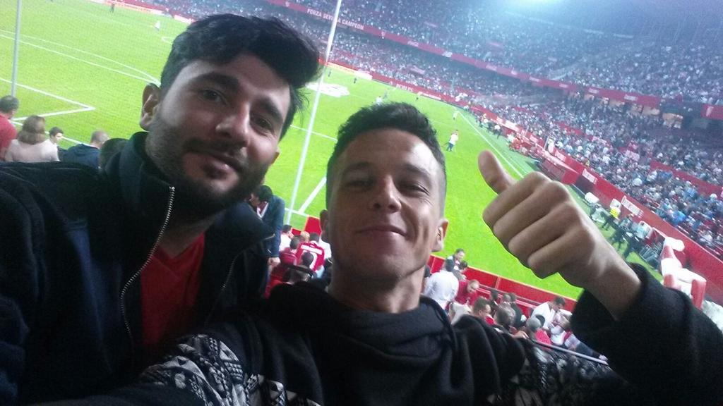 10mene's tweet photo. #MiSelfieEnNervion con el grannnn @vdelsaz20 https://t.co/sCvQkTmWBl