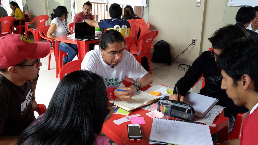 SWTarija's tweet photo. RogerPrado facilitador Y mentor SW desde Arequipa a #swtarija presente! #sbo #sw https://t.co/bX4rOIHvVp https://t.co/bX4rOIHvVp
