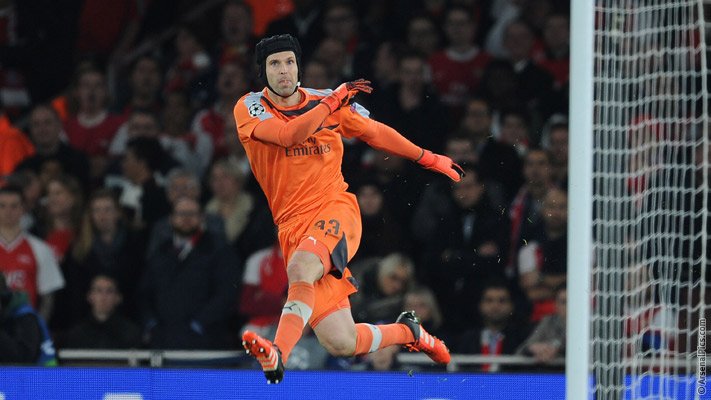 Arsenal's tweet photo. RETWEET if @PetrCech was your #AFCvEFC man of the match https://t.co/2dQuK9FwJB