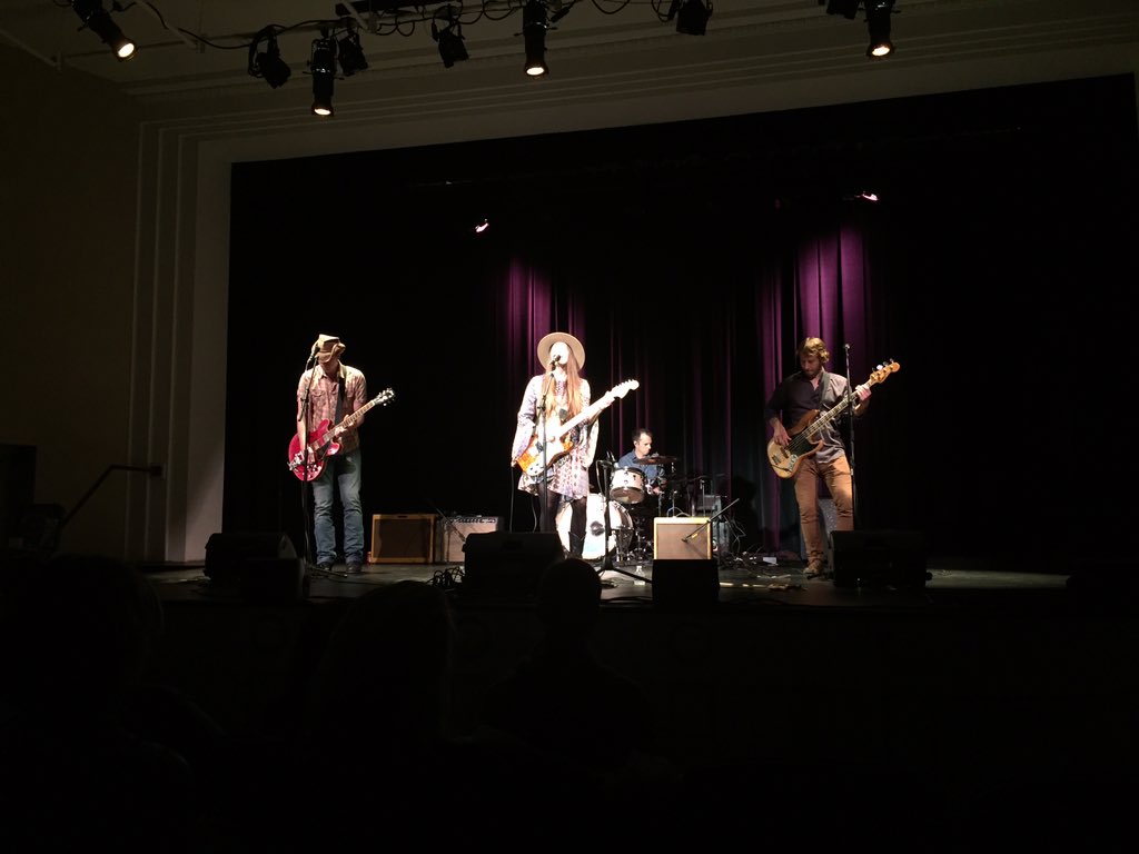 markay_jackson's tweet photo. .@angelaperley in the house se tonight! #howlinmoons https://t.co/5VfJQUrxj3