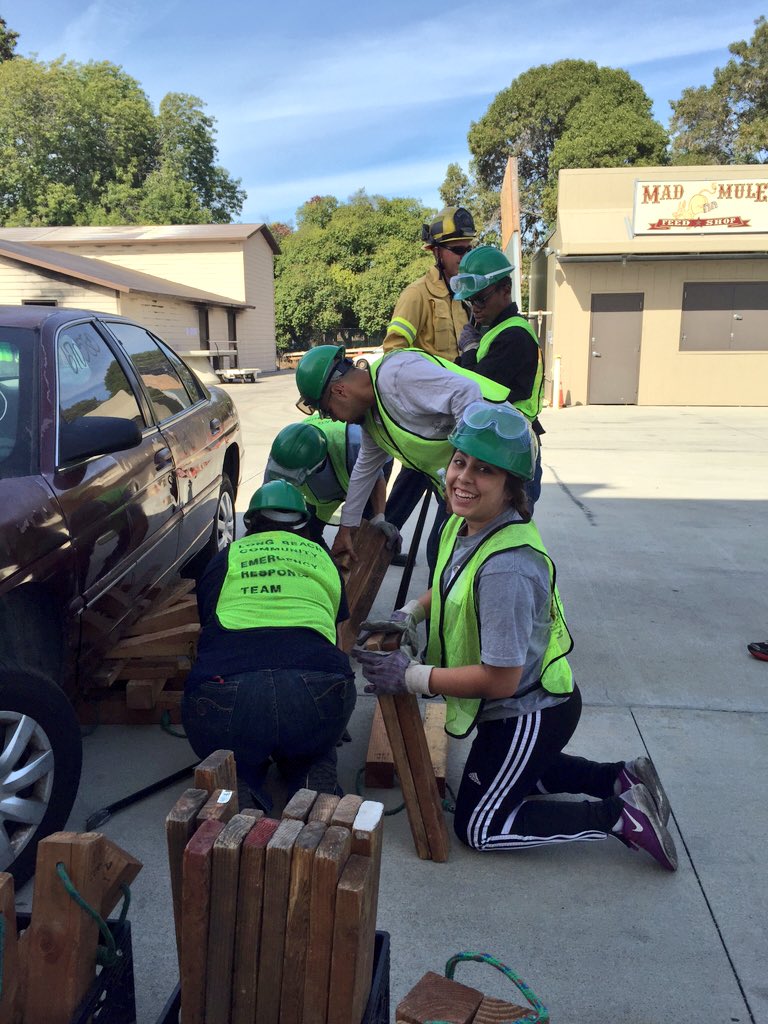 LBCERT's tweet photo. FF's Nash & Rodriguez teaching our #LBCERT class #2015I how to be better #prepared in case of an emergency! https://t.co/SJueidouSU