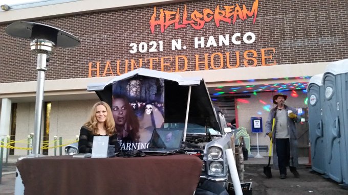 At #hellscreamhaunt  for #thewarning https://t.co/x0hCYiJUBm<a href="/tag/hellscreamhaunt"class="tags">#hellscreamhaunt</a><a href="/tag/thewarning"class="tags">#thewarning</a>