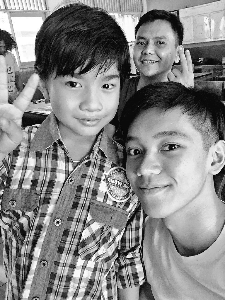 brandonsalim's tweet photo. Pat Remaja and Pat Kecil, yang atas photobomb @NGENESTmovie https://t.co/o7RdCCe5Rx