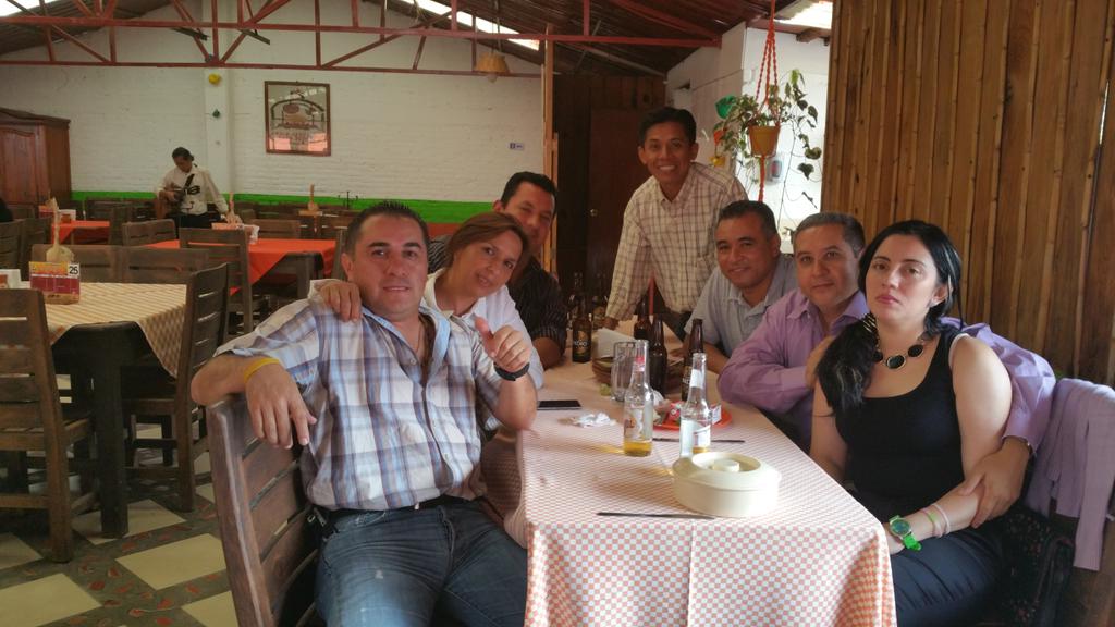 jreynequi's tweet photo. en convivio con grandes amigos y compañeros de siempre en #Teziutlan #TemploDeLaPerdicion #ControlCFE https://t.co/jj0dloYE9x