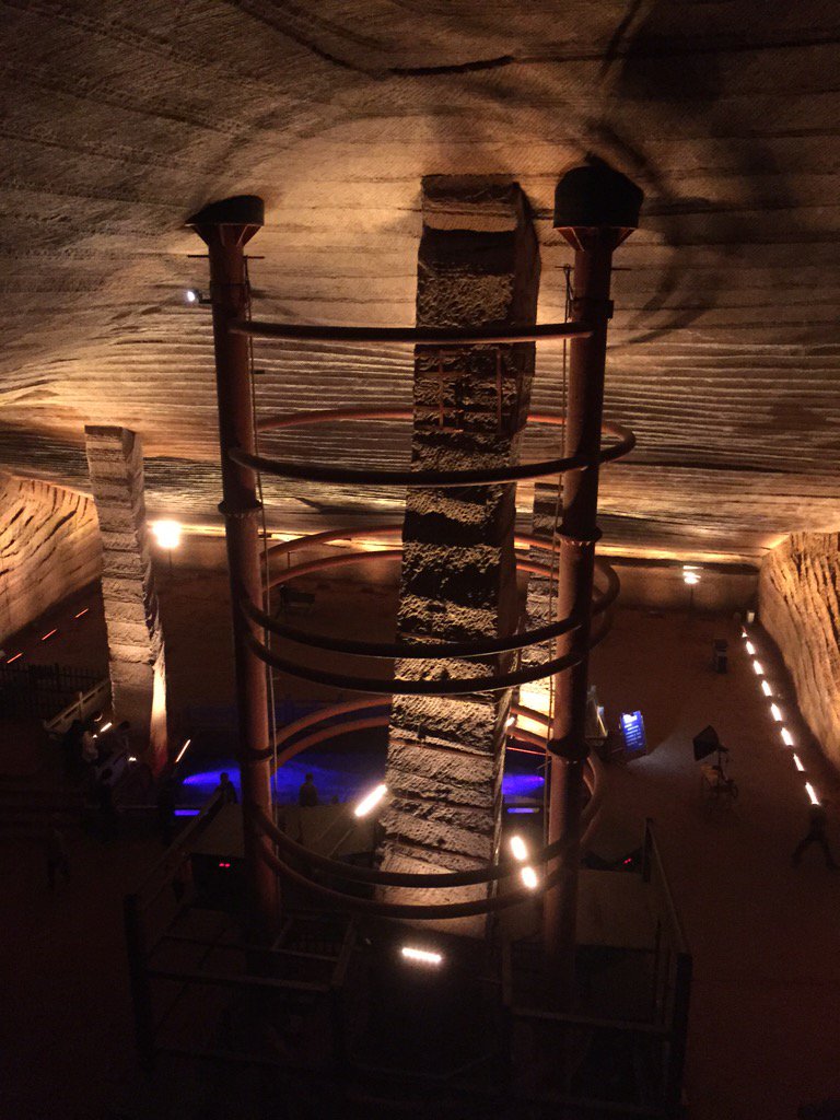 FrlBraun's tweet image. Exploring the Longyou Grottoes during the Symposium of ancient #undergroundengineering #archeology #rockmechanics