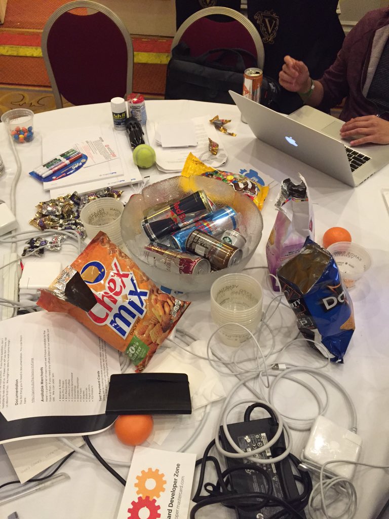 GraceKnoxy's tweet photo. @tippy9058 saves the day! #presentationiskey #money2020 https://t.co/Ynhg6KrCgZ
